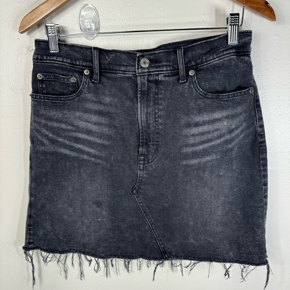 GAP distressed mini skirt black wash raw frayed hem 5 pocket style women size 10 - Picture 1 of 13